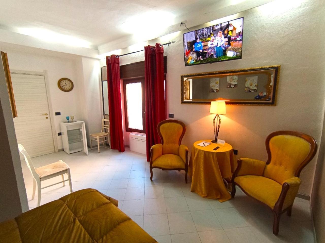 Red Fox Rooms Decimomannu Esterno foto